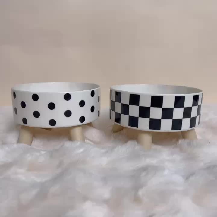 A Set of Two Vibrant Polka Dot Pet Dishes, Fashionable And Chic, Featuring Elevated Neck Support for Cats, Suitable for Feeding, And Collapsible Bowls for Dogs